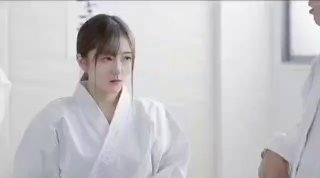 小少妇大早上起来就开始了自慰道具插穴，不停的刺激阴蒂淫水不止再和小鲜肉男友啪啪做爱第01集