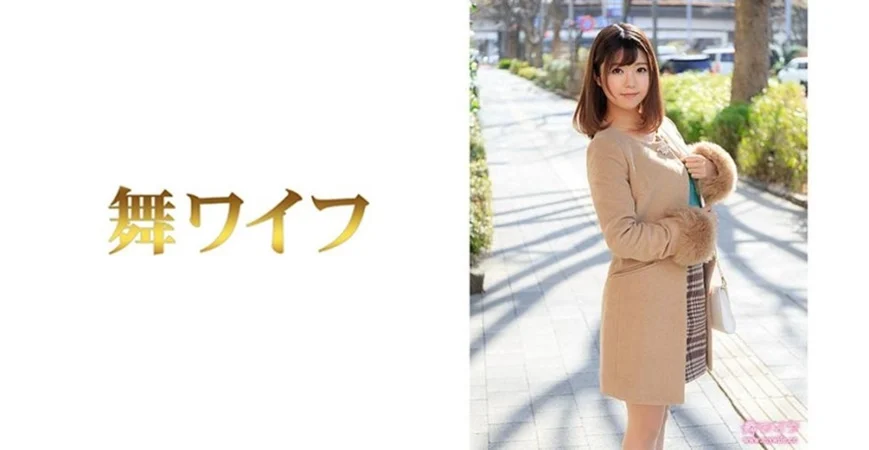 叫两个妹子4P啪啪，一起舌吻扣逼口交近距离拍摄，上位骑乘猛操站立侧入